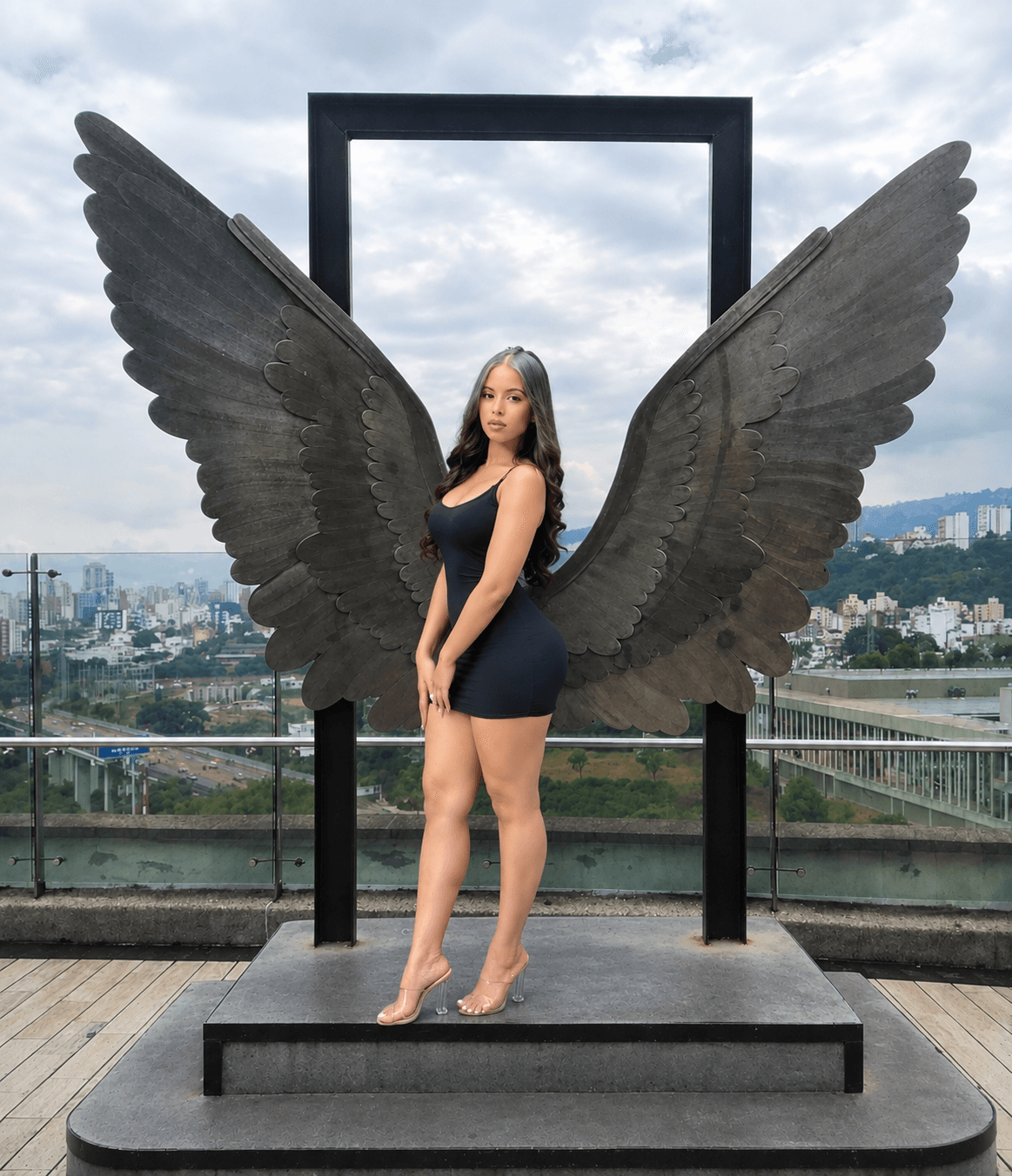 ARANZA en Bucaramanga, de espaldas de pie
